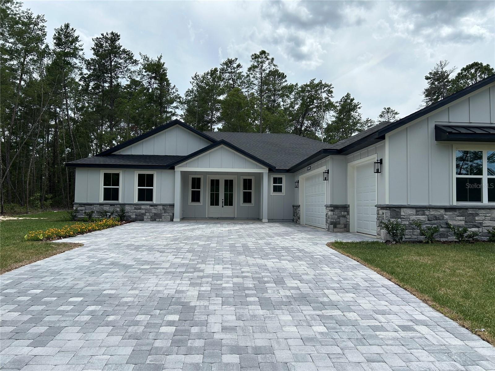 ROYAL HIGHLANDS - Residential
