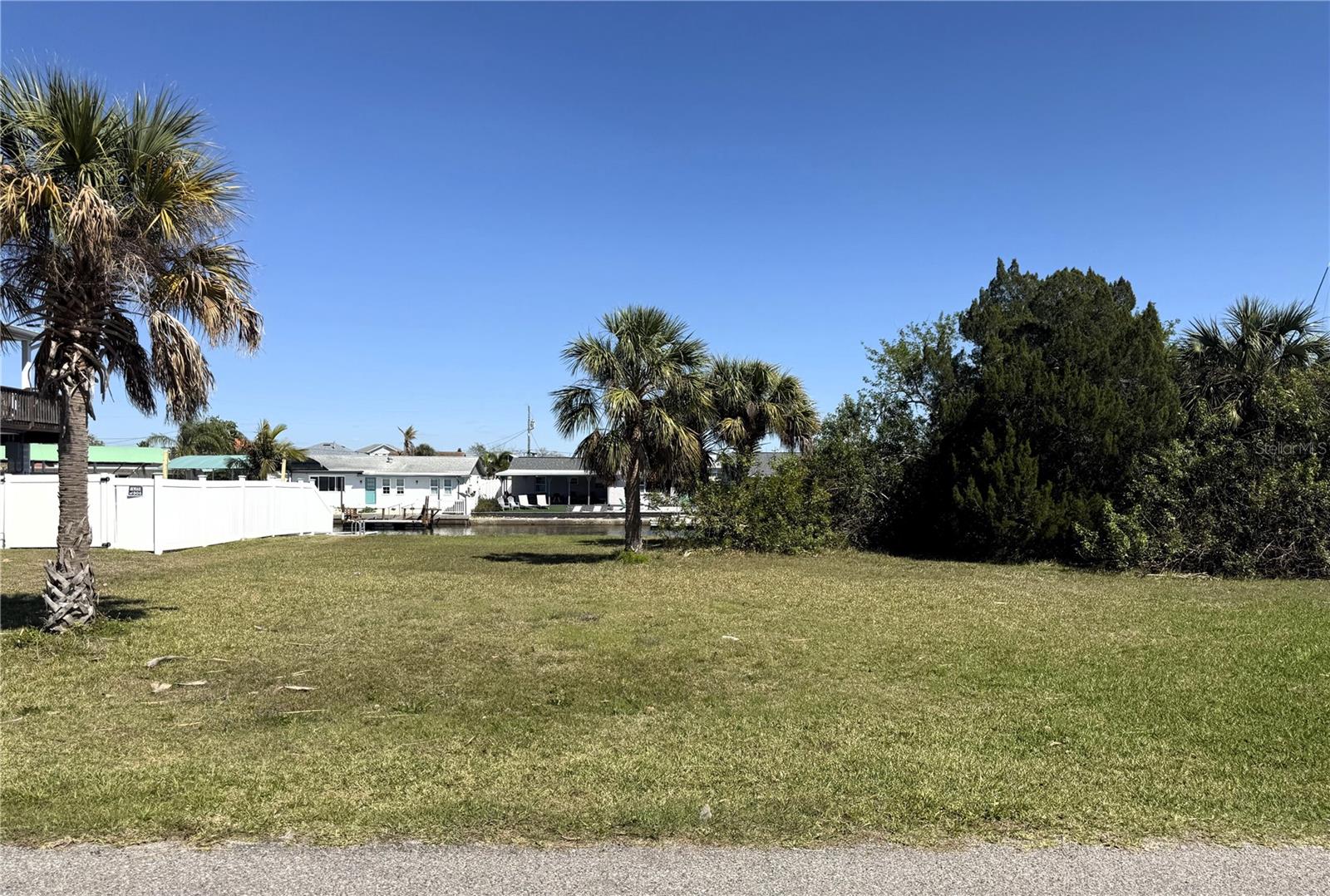 HUDSON BEACH ESTATES - Land