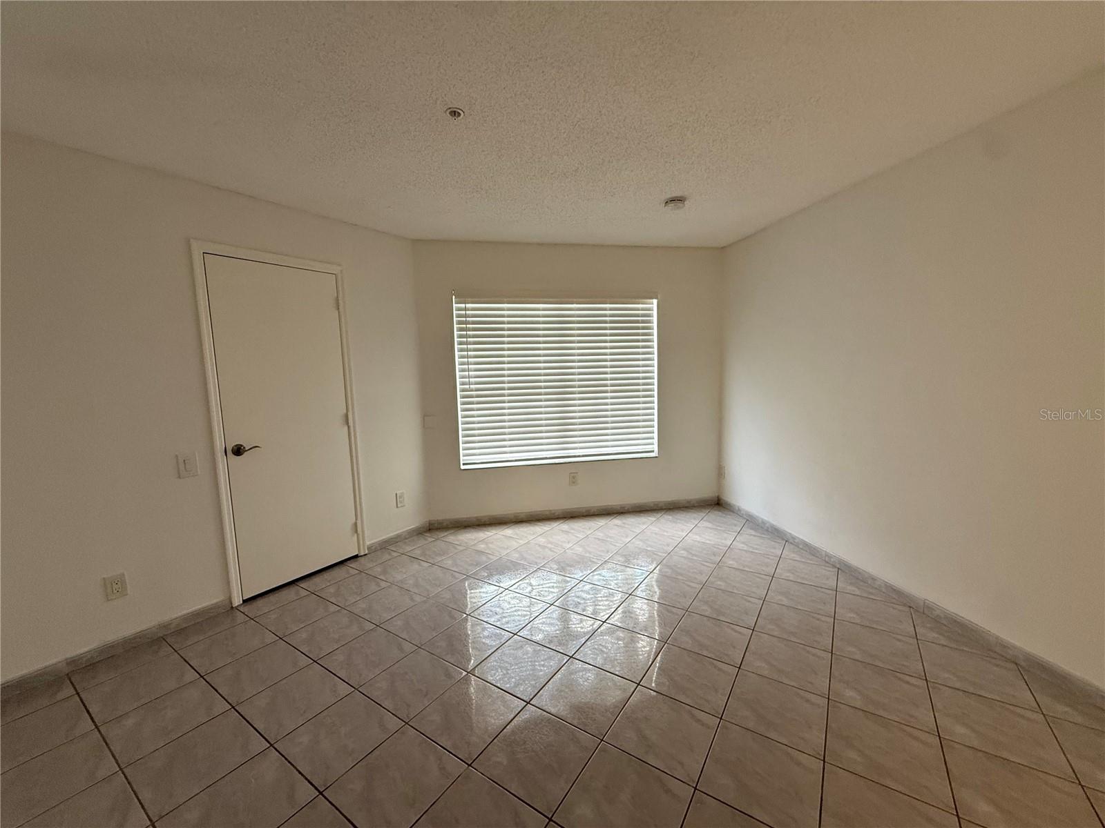 OASIS CONDO PH 01 - Residential Lease