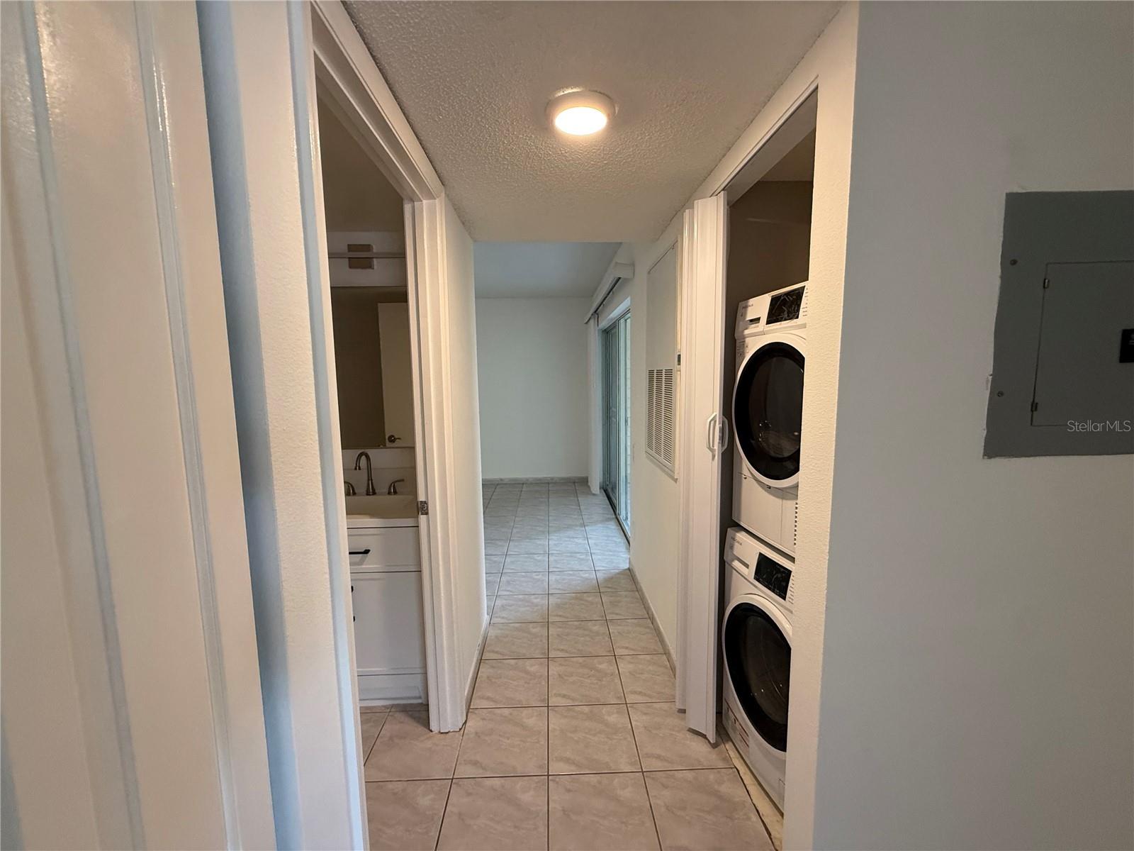 OASIS CONDO PH 01 - Residential Lease