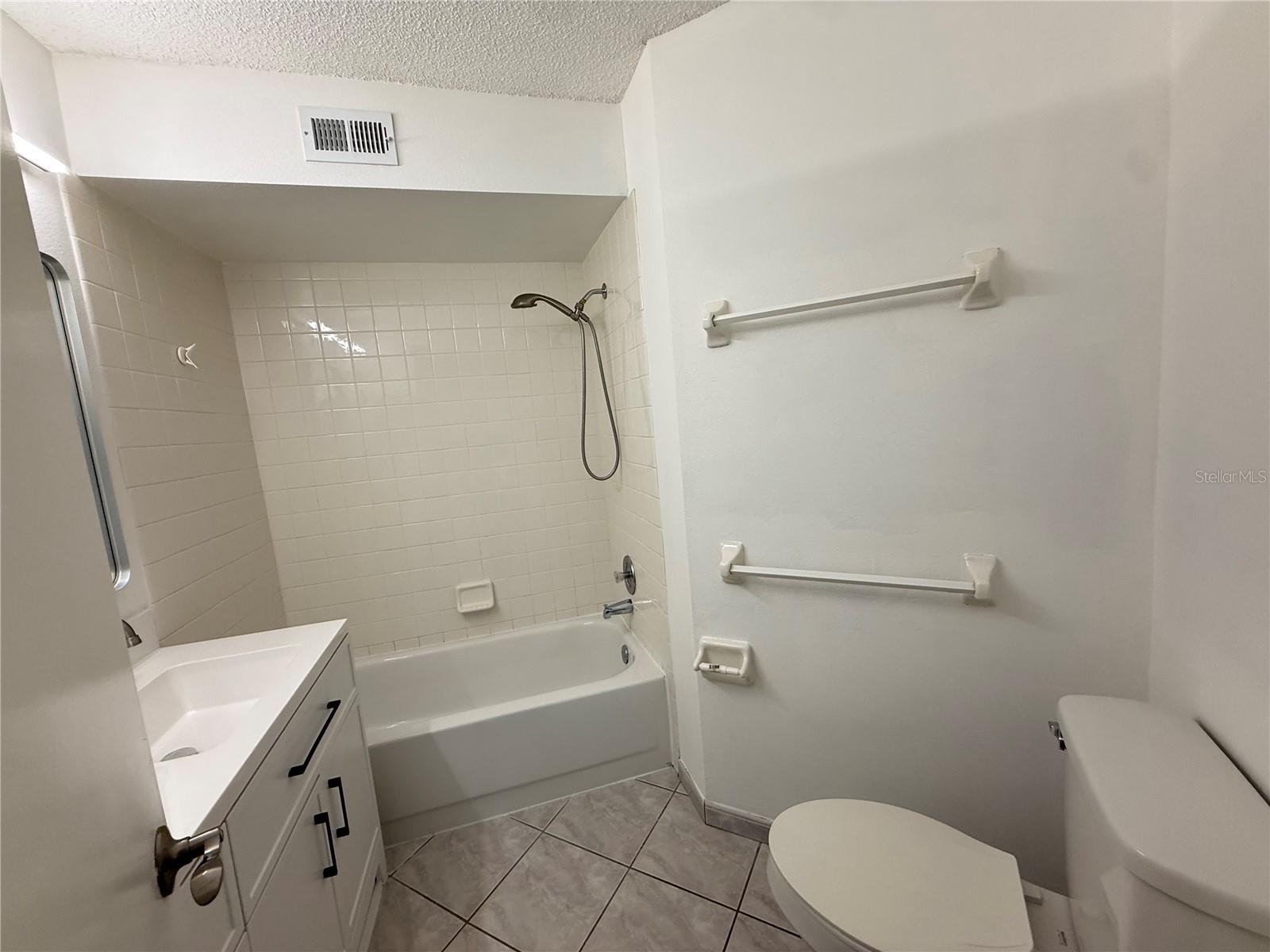 OASIS CONDO PH 01 - Residential Lease