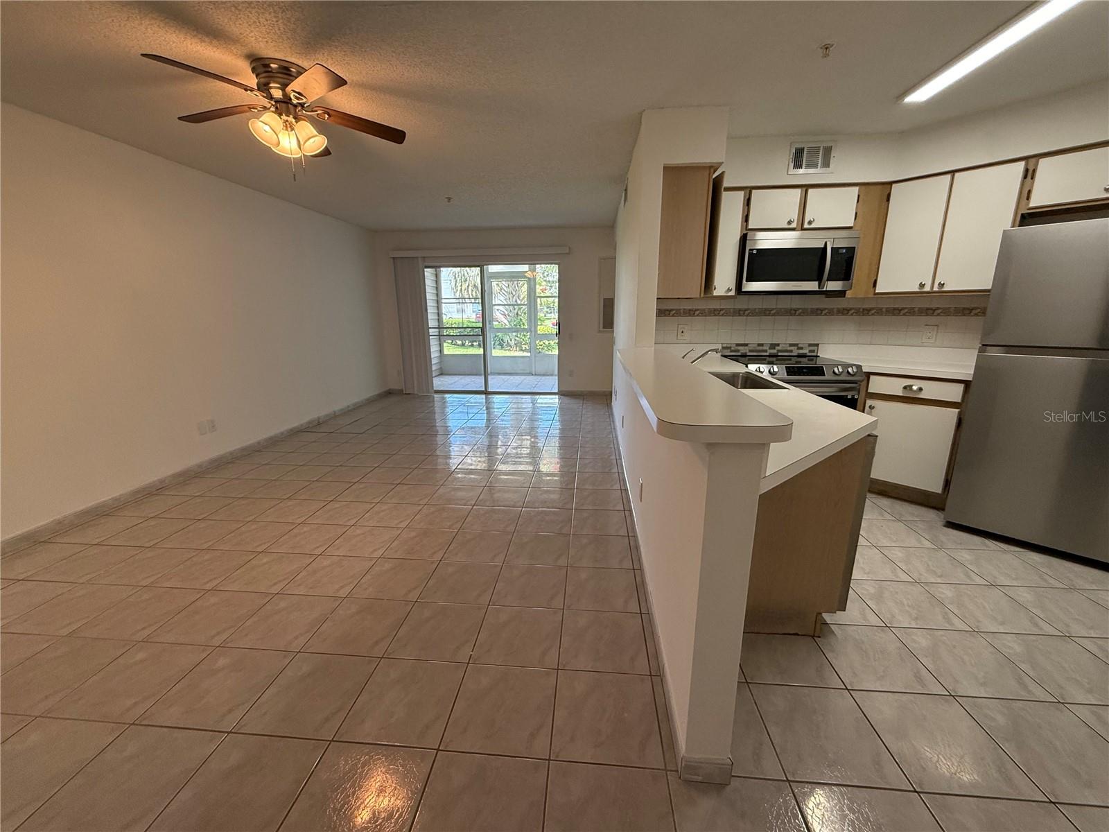 OASIS CONDO PH 01 - Residential Lease