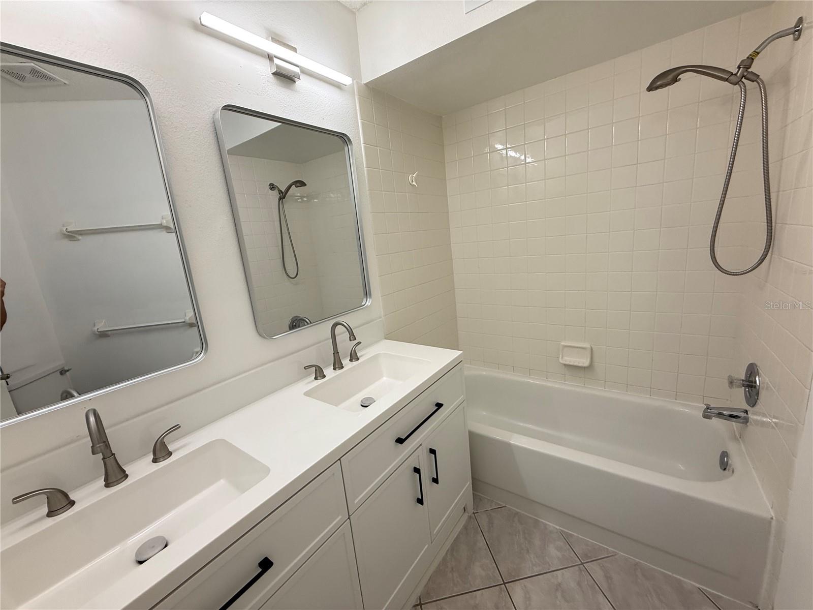 OASIS CONDO PH 01 - Residential Lease