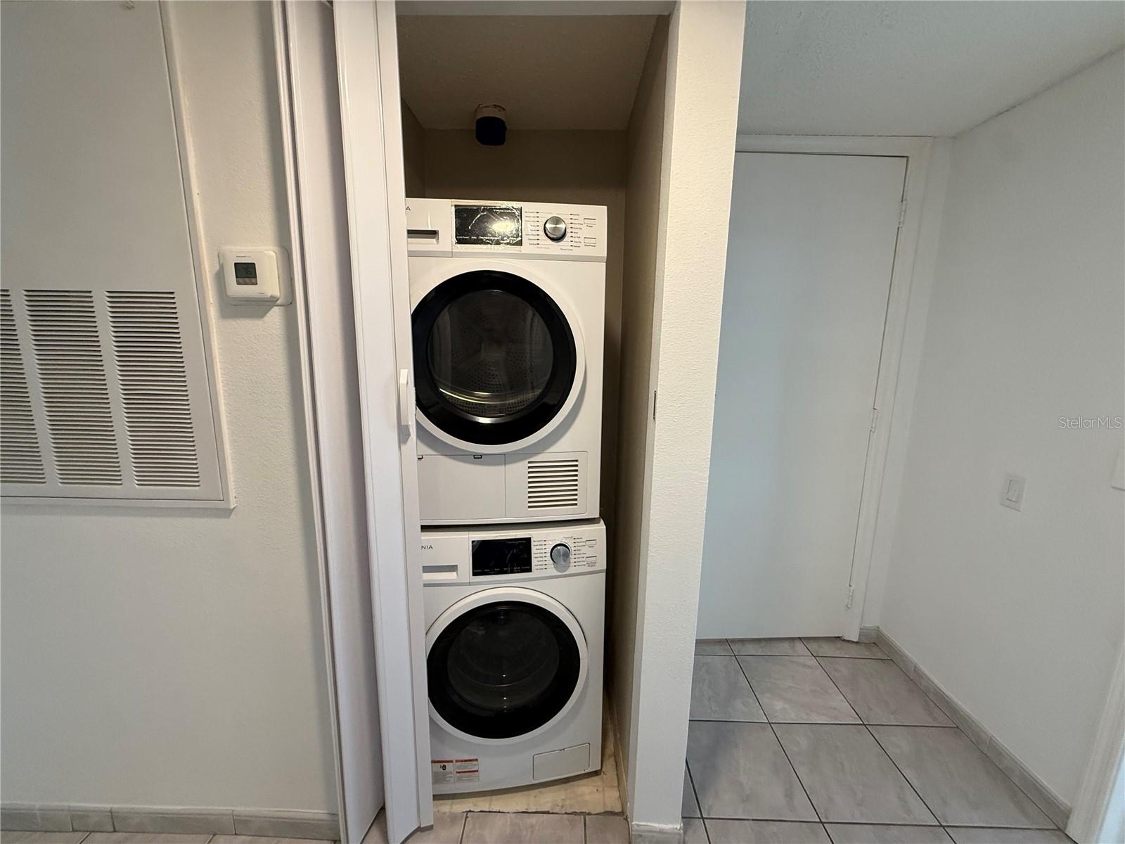 OASIS CONDO PH 01 - Residential Lease