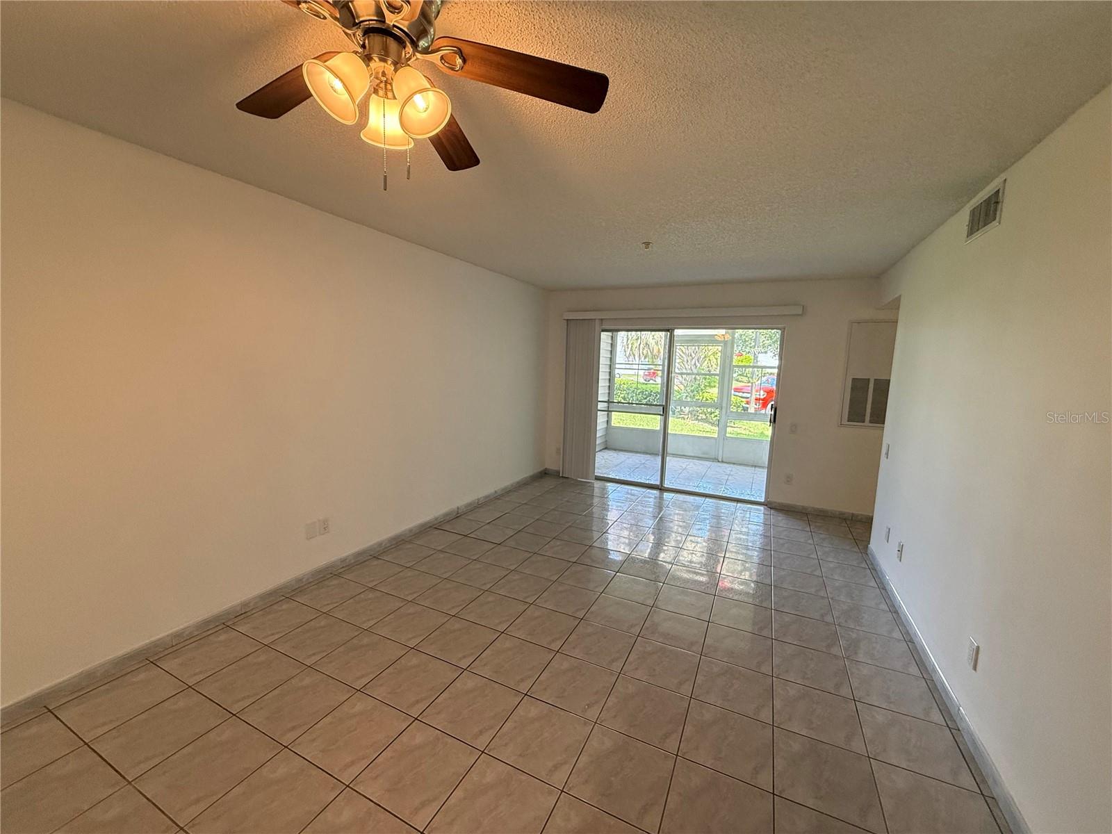 OASIS CONDO PH 01 - Residential Lease