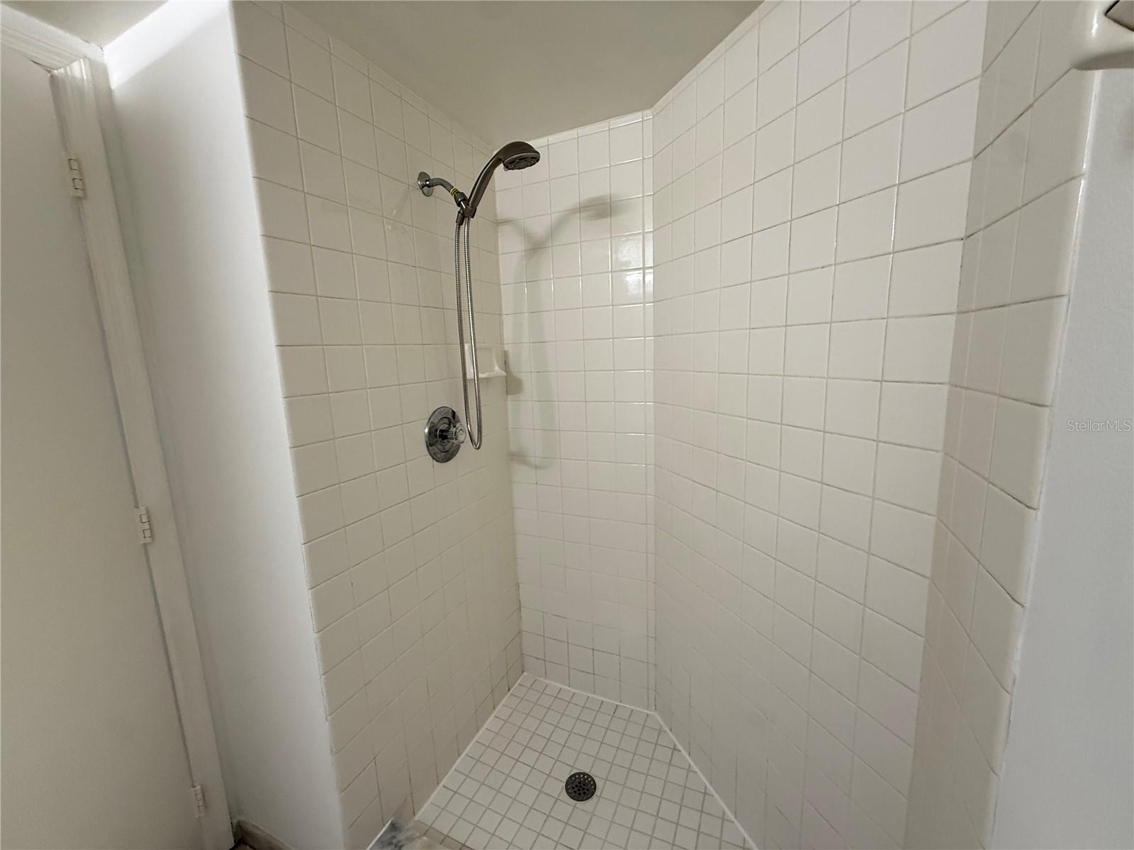 OASIS CONDO PH 01 - Residential Lease