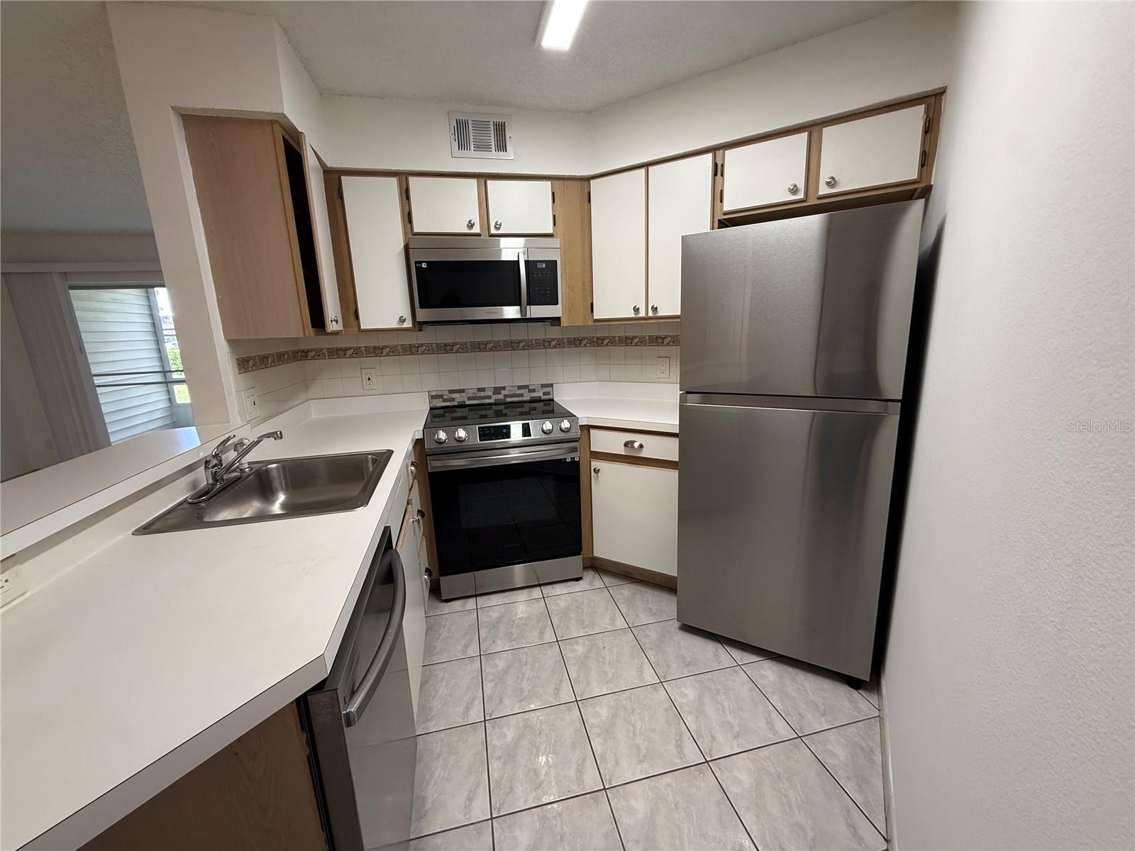 OASIS CONDO PH 01 - Residential Lease