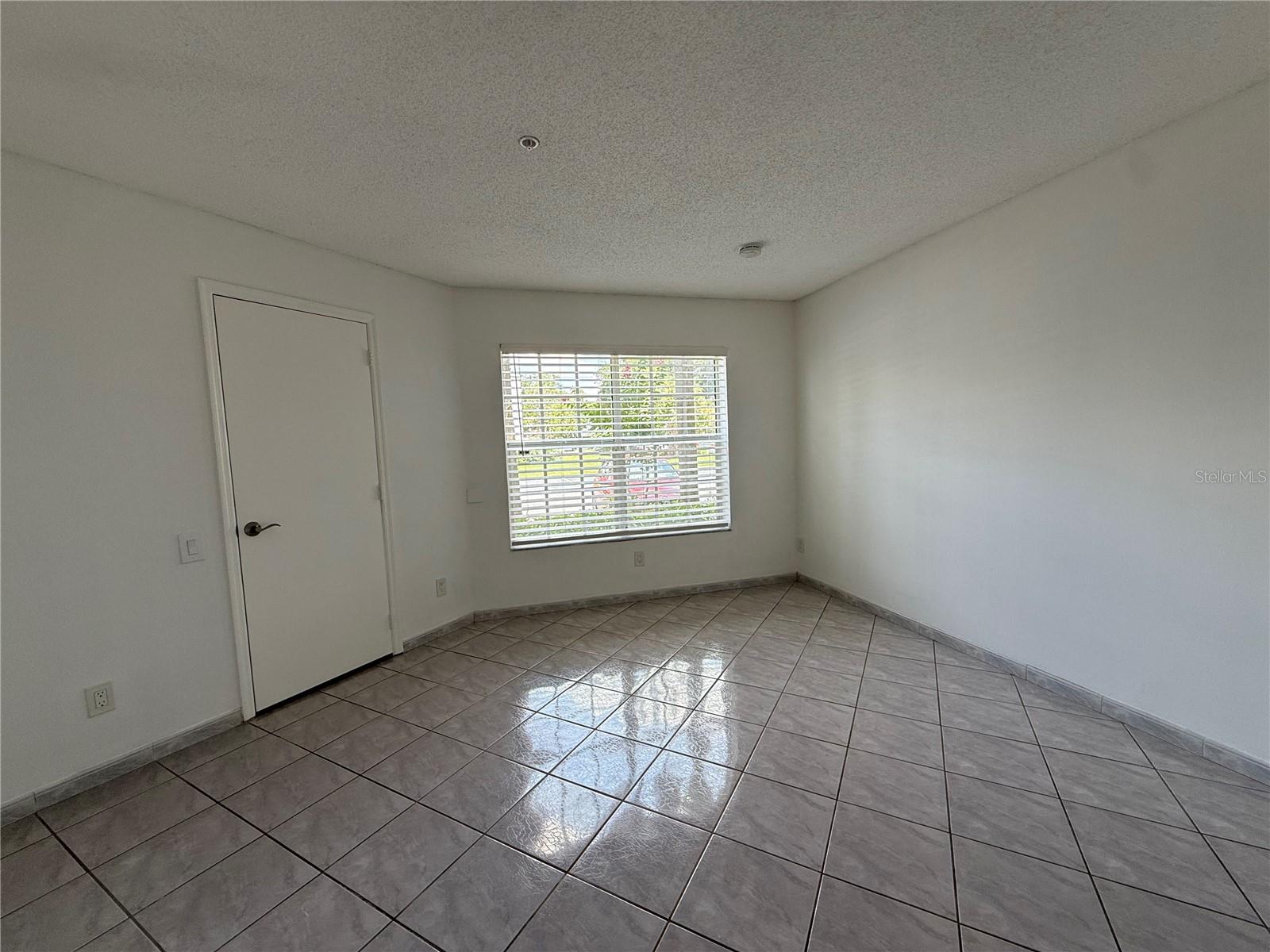 OASIS CONDO PH 01 - Residential Lease