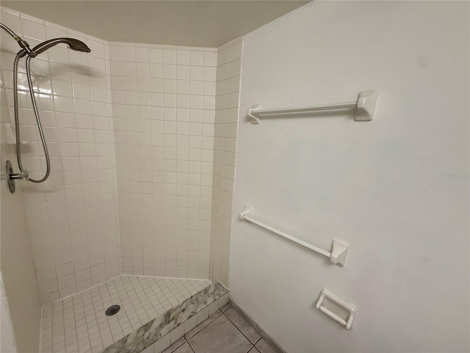 OASIS CONDO PH 01 - Residential Lease
