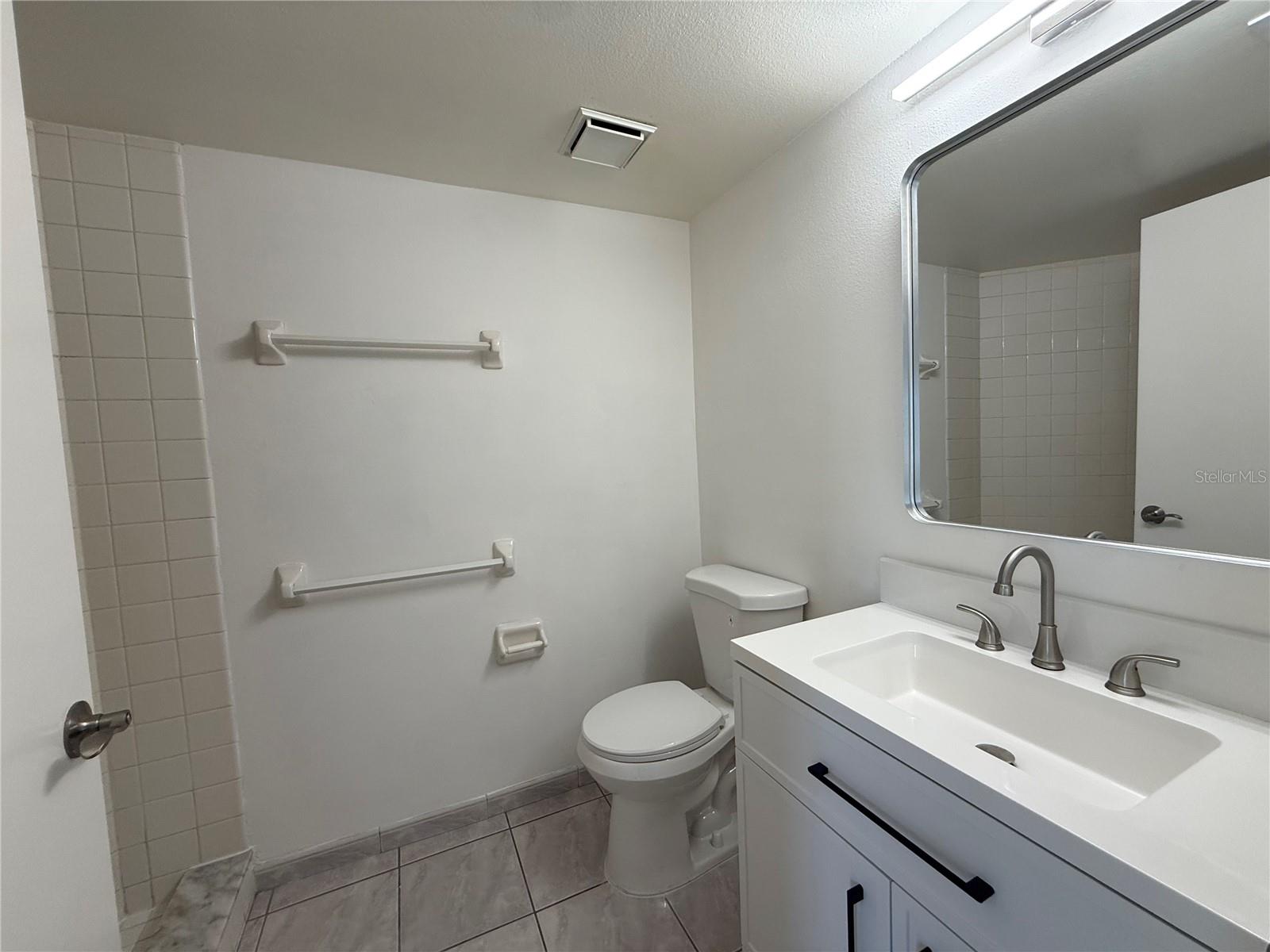 OASIS CONDO PH 01 - Residential Lease