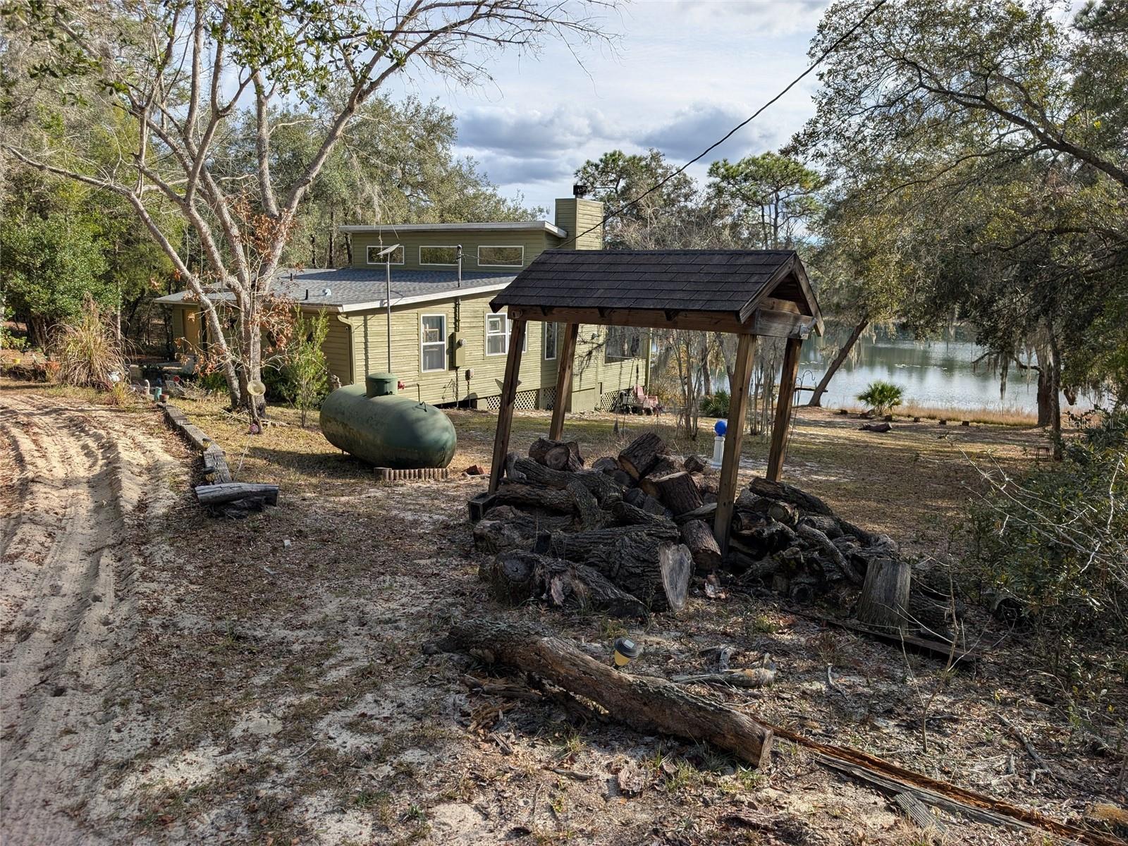 GOVT LEASE LT ROUND LAKE - Residential