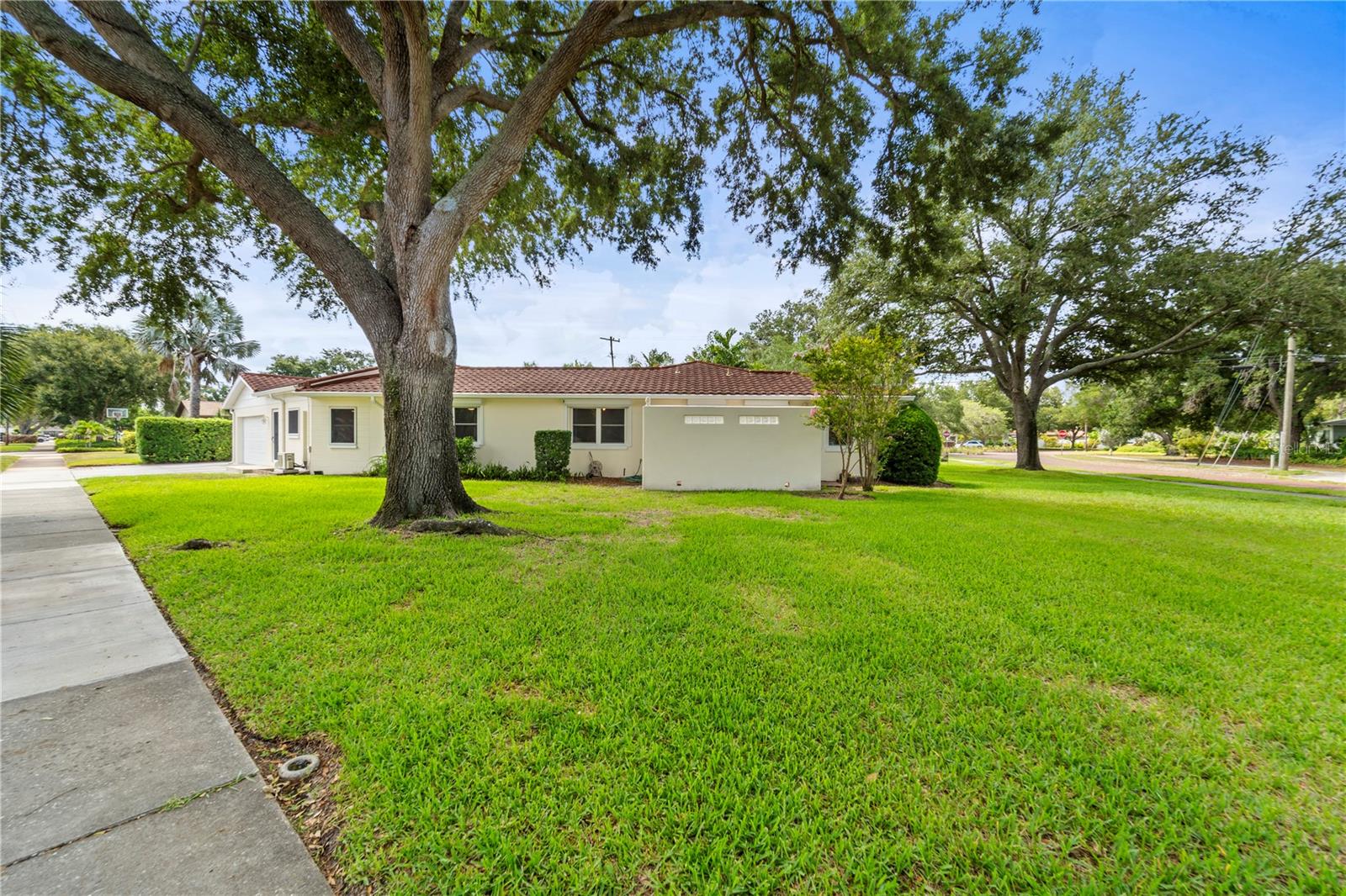 EAGLE CREST - Residential