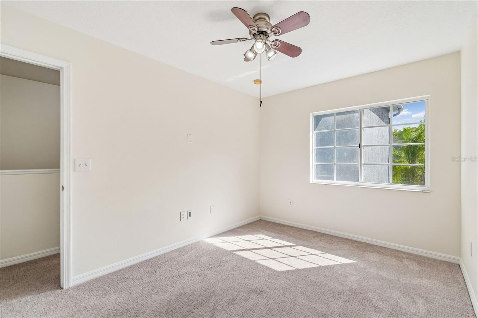 NASSAU POINTE TOWNHOMES AT HERITAGE ISLE - Residential