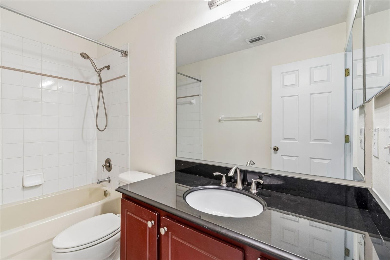 NASSAU POINTE TOWNHOMES AT HERITAGE ISLE - Residential