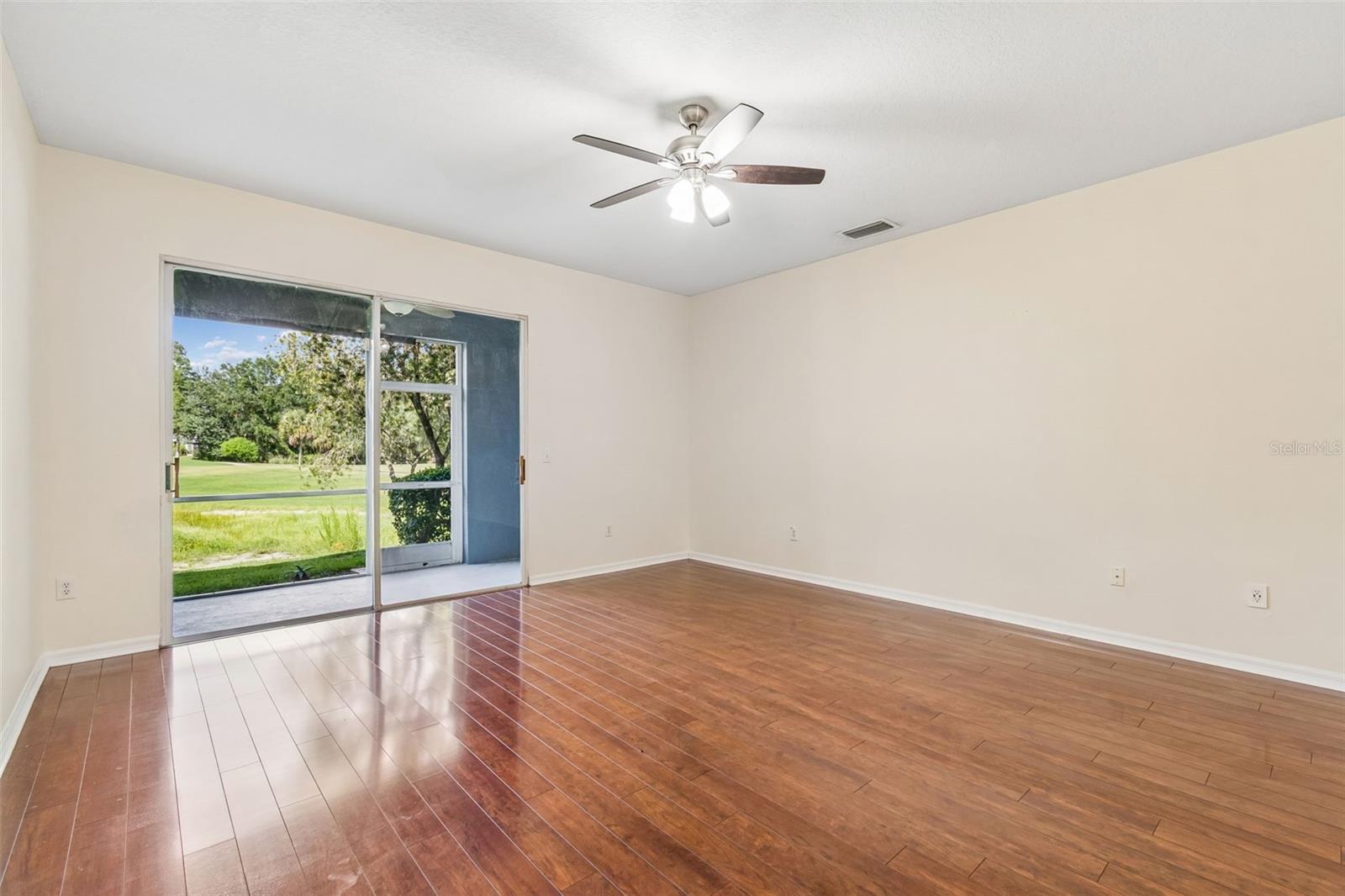 NASSAU POINTE TOWNHOMES AT HERITAGE ISLE - Residential
