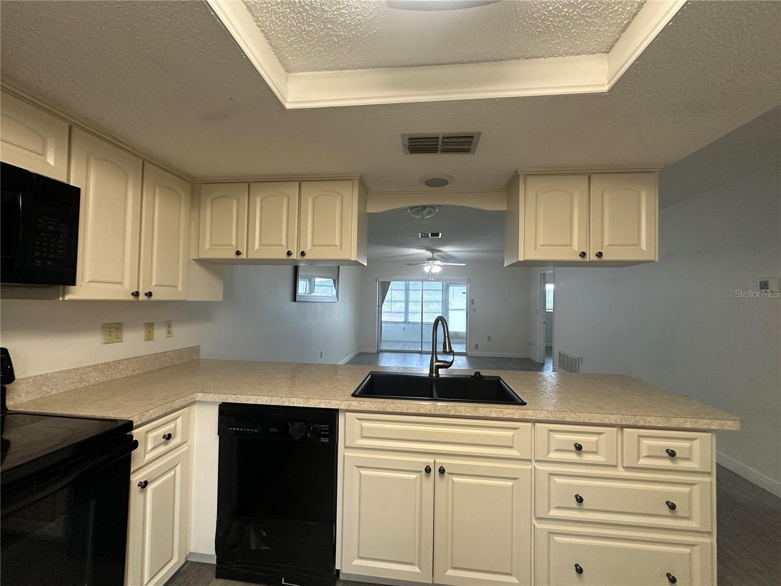 VILLAGE WOODS CONDO PH 02 - Residential