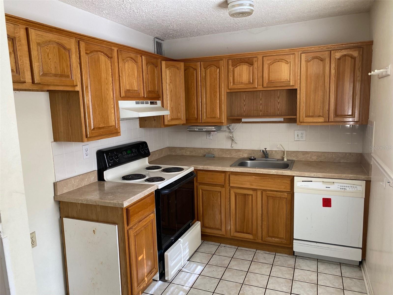 RAINTREE VILLAGE CONDO N - Residential