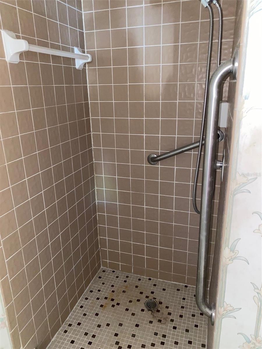 RAINTREE VILLAGE CONDO N - Residential