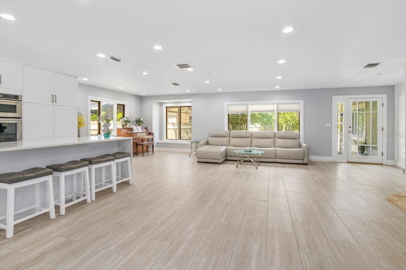 VALENCIA SHORES UNRECD PLAT - Residential