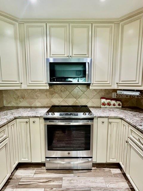 CARROLLWOOD SPGS UNIT 3 - Residential