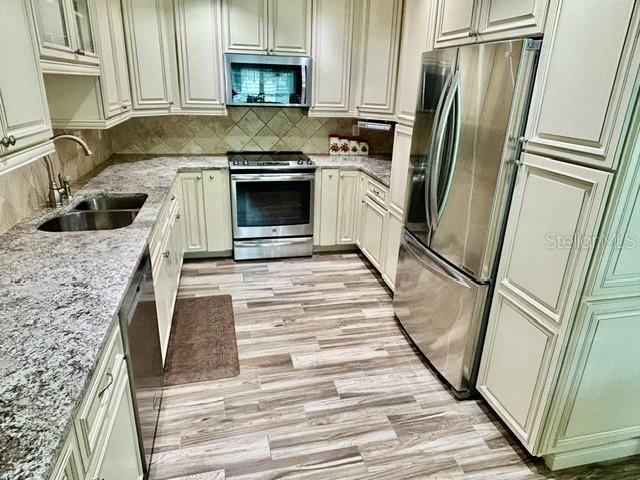 CARROLLWOOD SPGS UNIT 3 - Residential