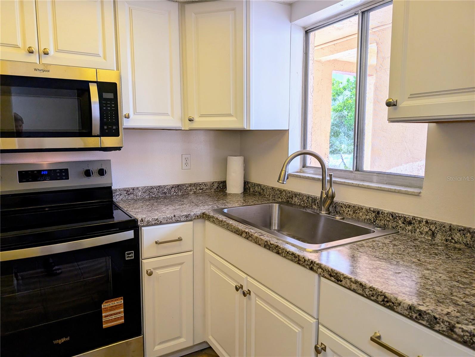 BAYSHORE ON THE LAKE APTS SEC 4 - Residential