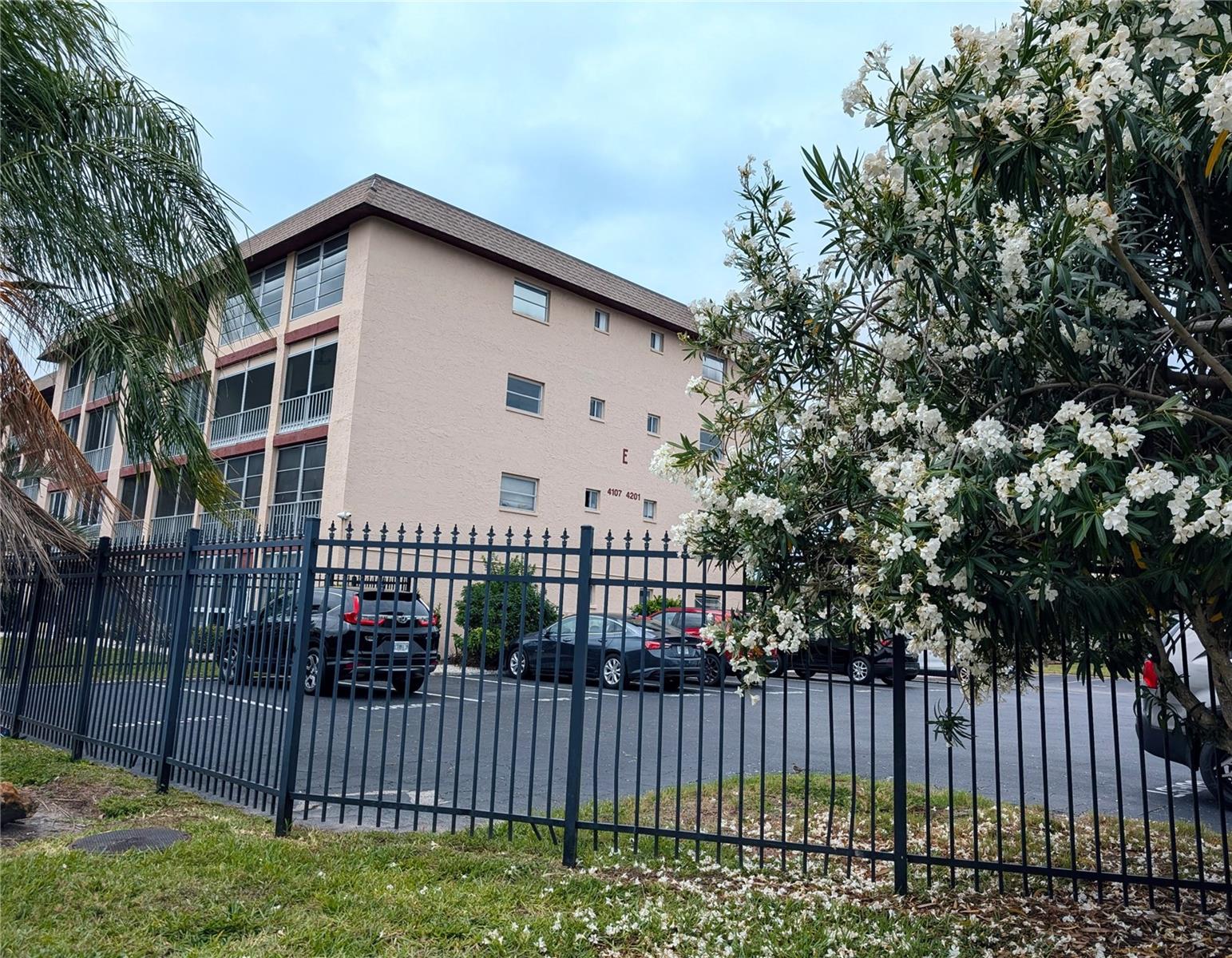 BAYSHORE ON THE LAKE APTS SEC 4 - Residential