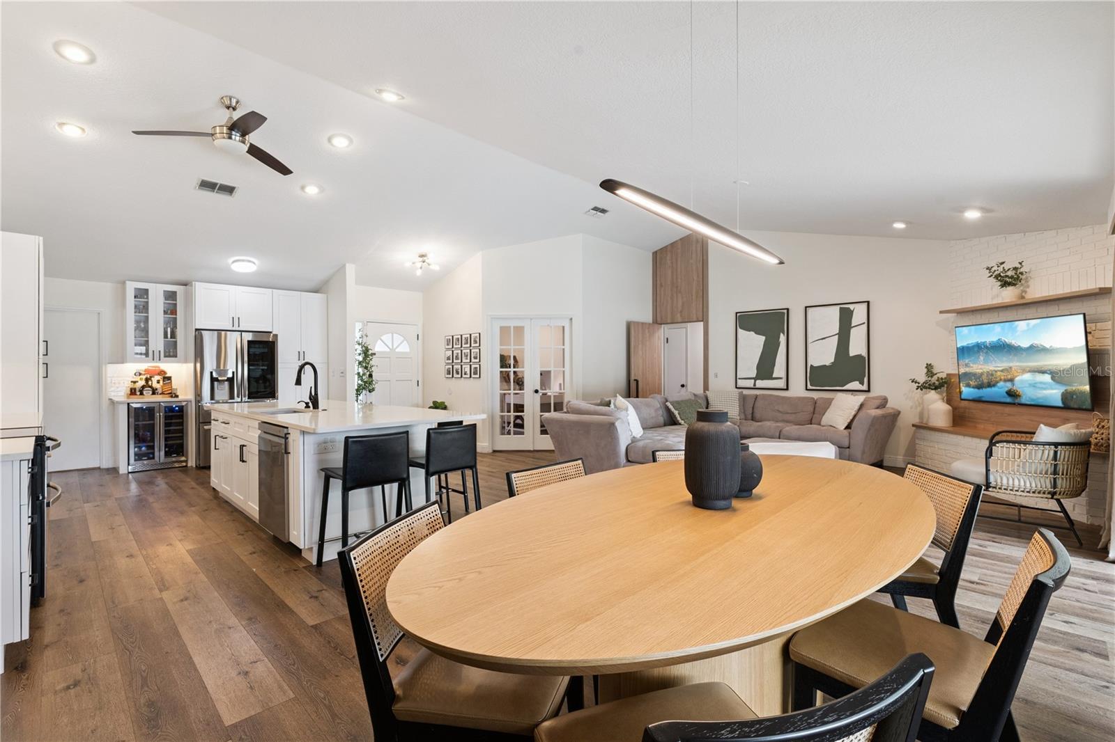 HIDDEN OAKS - Residential