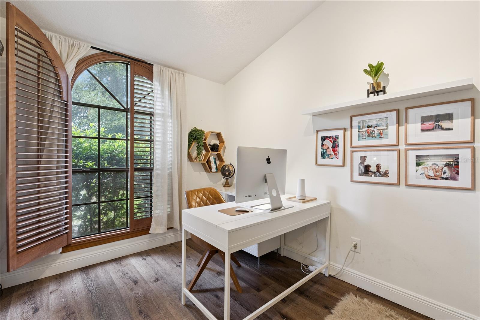 HIDDEN OAKS - Residential