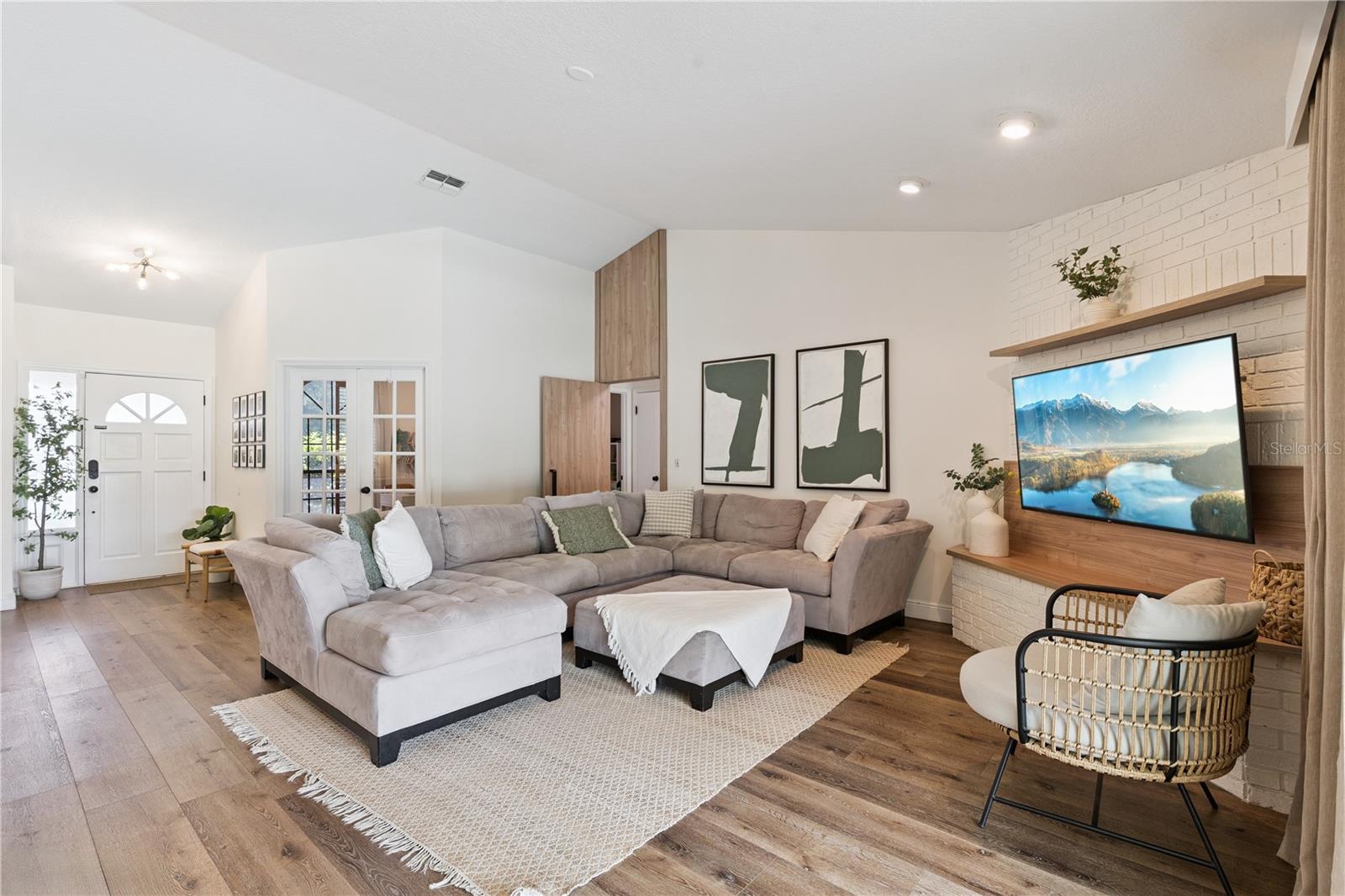 HIDDEN OAKS - Residential
