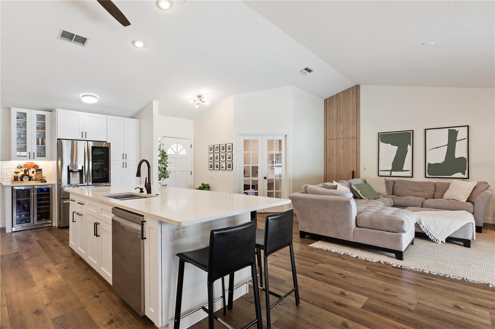 HIDDEN OAKS - Residential