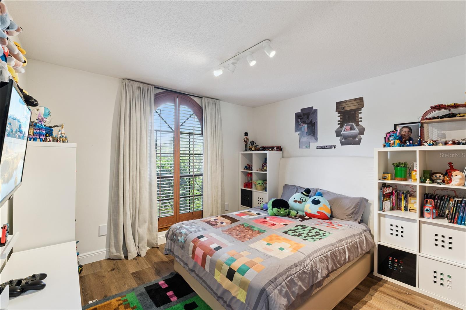 HIDDEN OAKS - Residential
