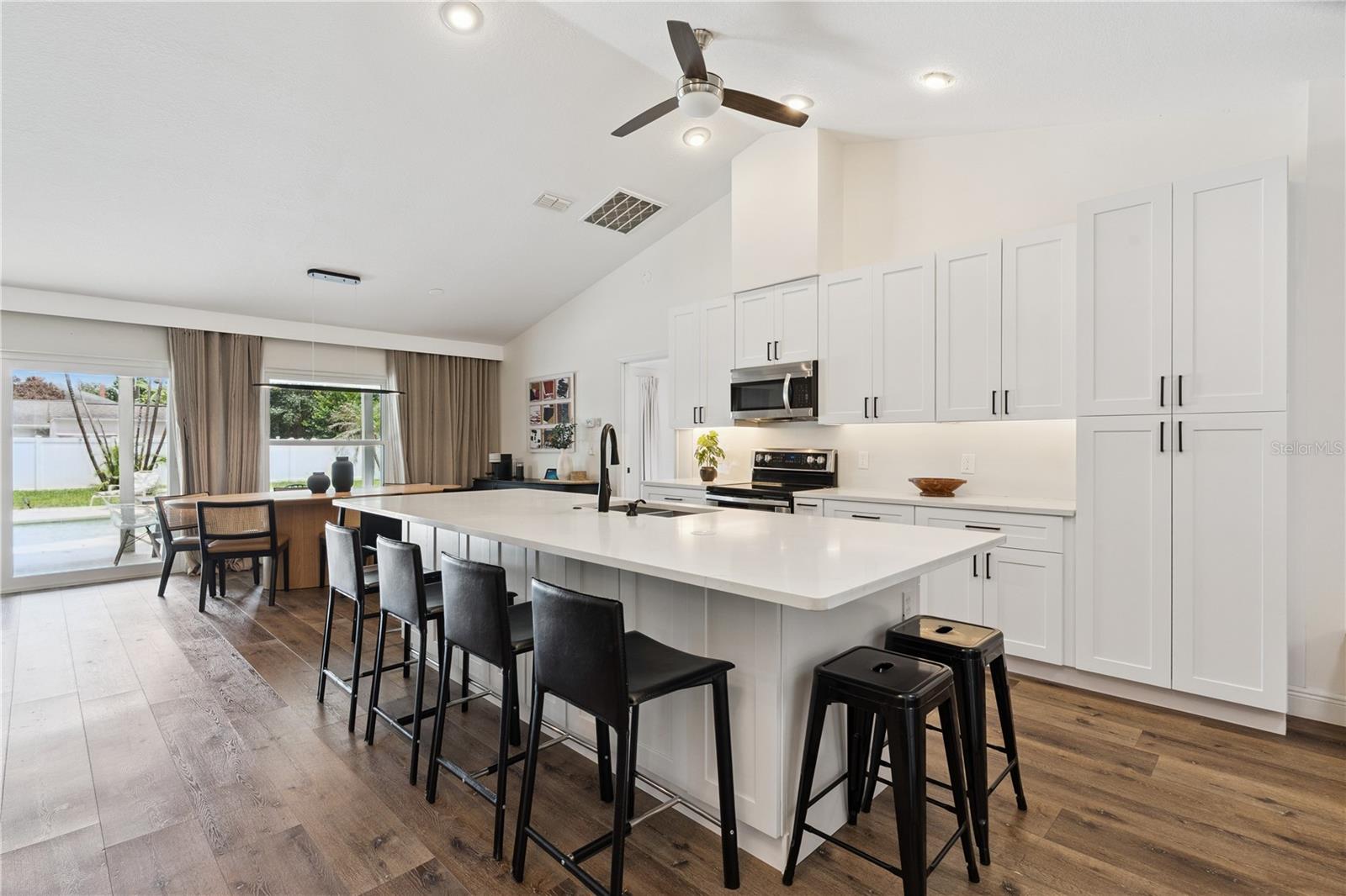 HIDDEN OAKS - Residential