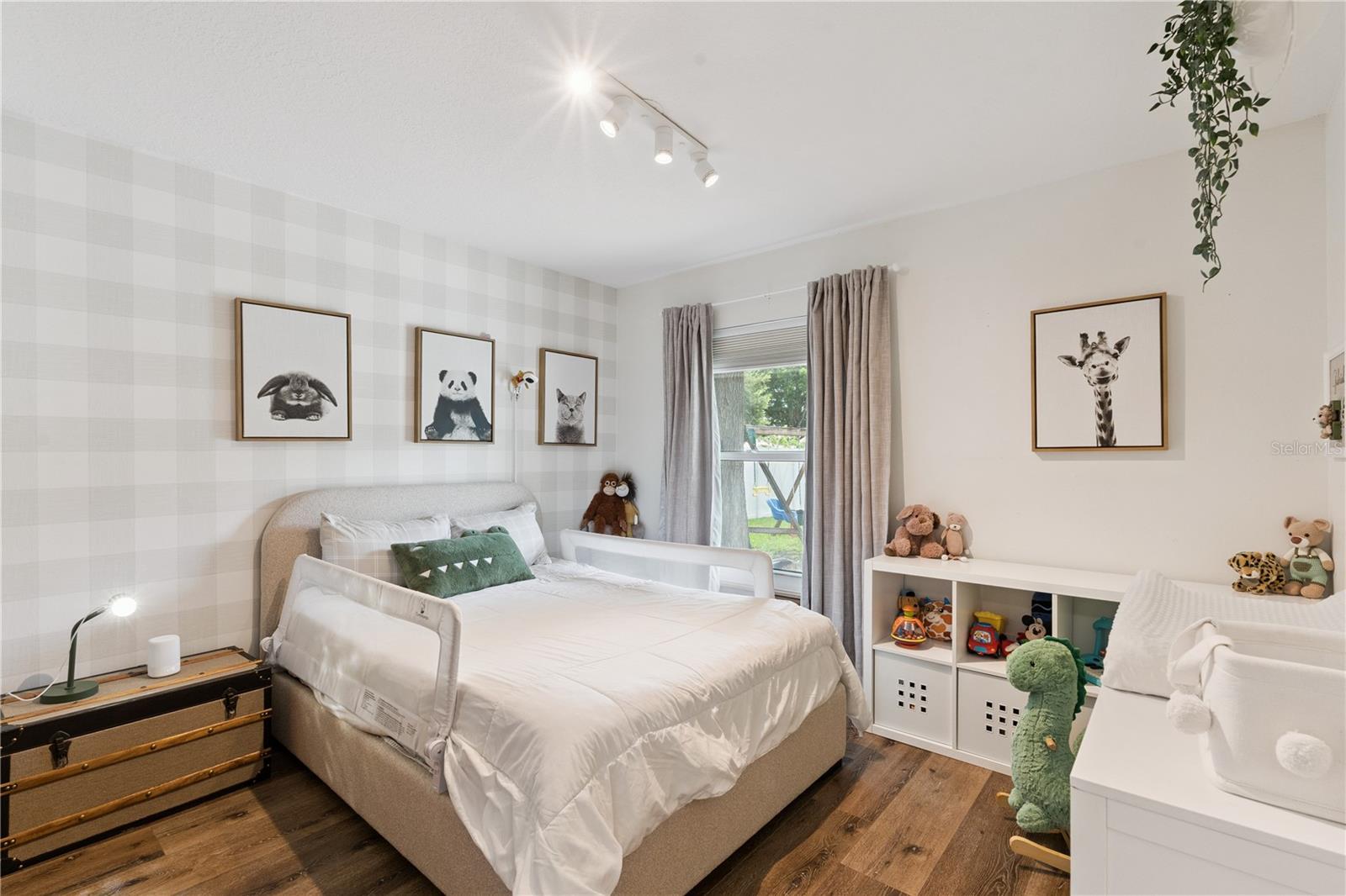 HIDDEN OAKS - Residential