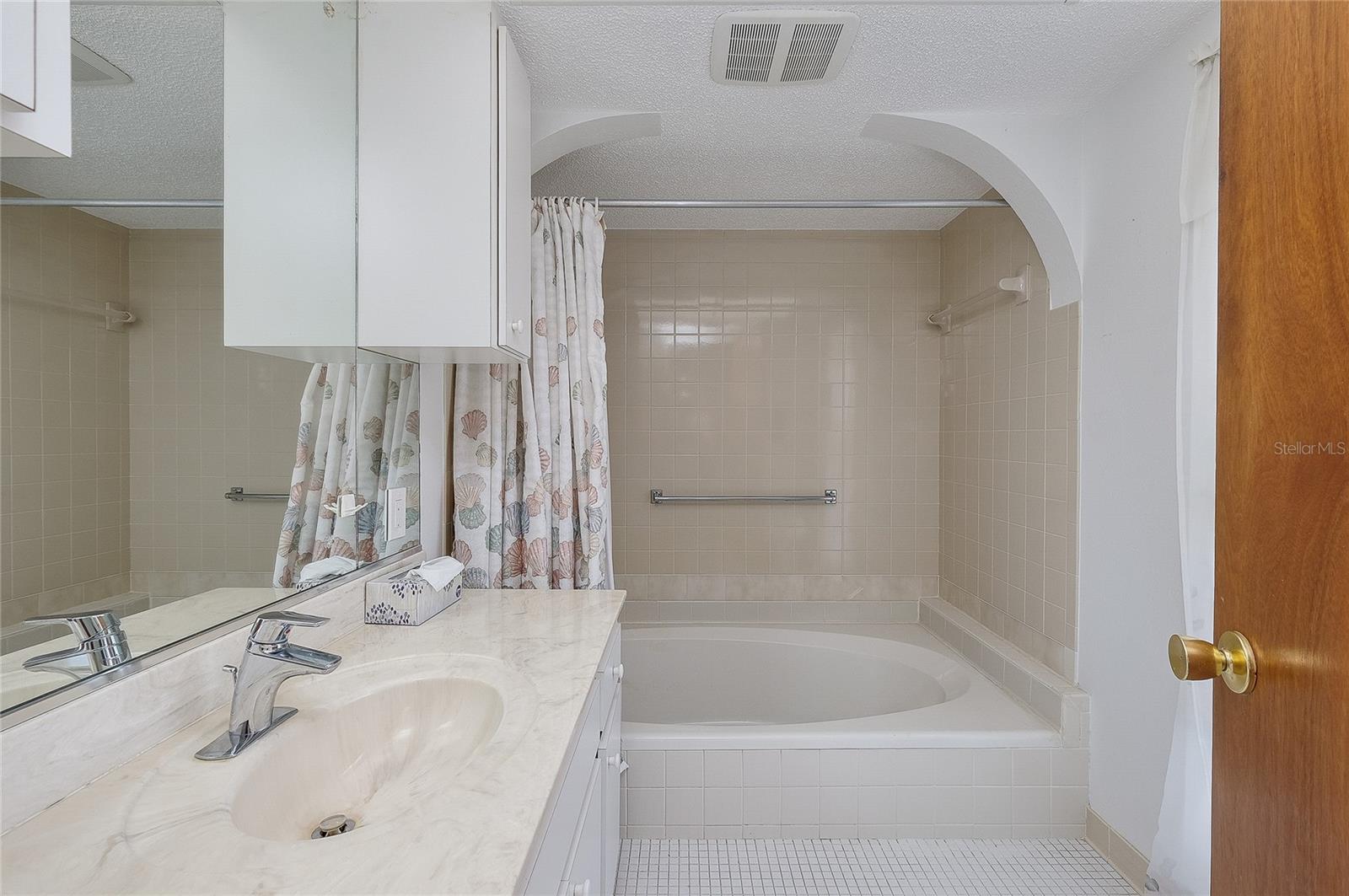 SOUTH VENICE - Residential