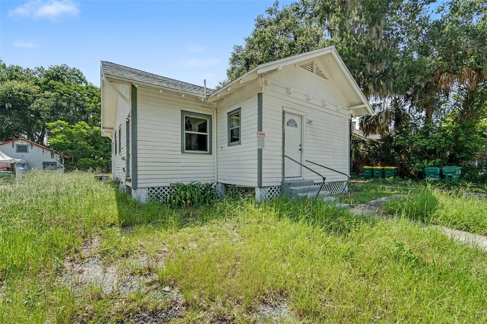 Investor opportunity near Downtown DeLand. This fully vacant triplex offers three units: two 1-bedroom/1-bath units and one 1-bedroom/1-bath unit with a bonus room that could be used as a second bedroom. Recent updates include flooring, cabinets, and fresh interior paint. With all units vacant, the next owner has flexibility to place tenants at current market terms or evaluate other rental strategies subject to local rules and regulations. Public records show two buildings on a 0.21-acre lot with public water and septic. Convenient location near downtown amenities and Stetson University.
