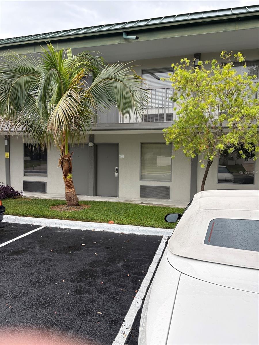 Great location for an investment or vacation in Sunny Florida.  Onsite tiki bar and heated pool. Less than 2 miles from Sarasota Bradenton National Airport.  Short drive across the beautiful Ringling Bridge to St Armands Circle and Lido Beach.