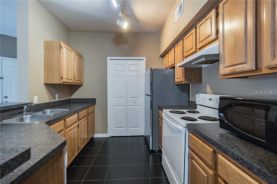 FOUNTAINS/METRO WEST CONDO - Residential Lease