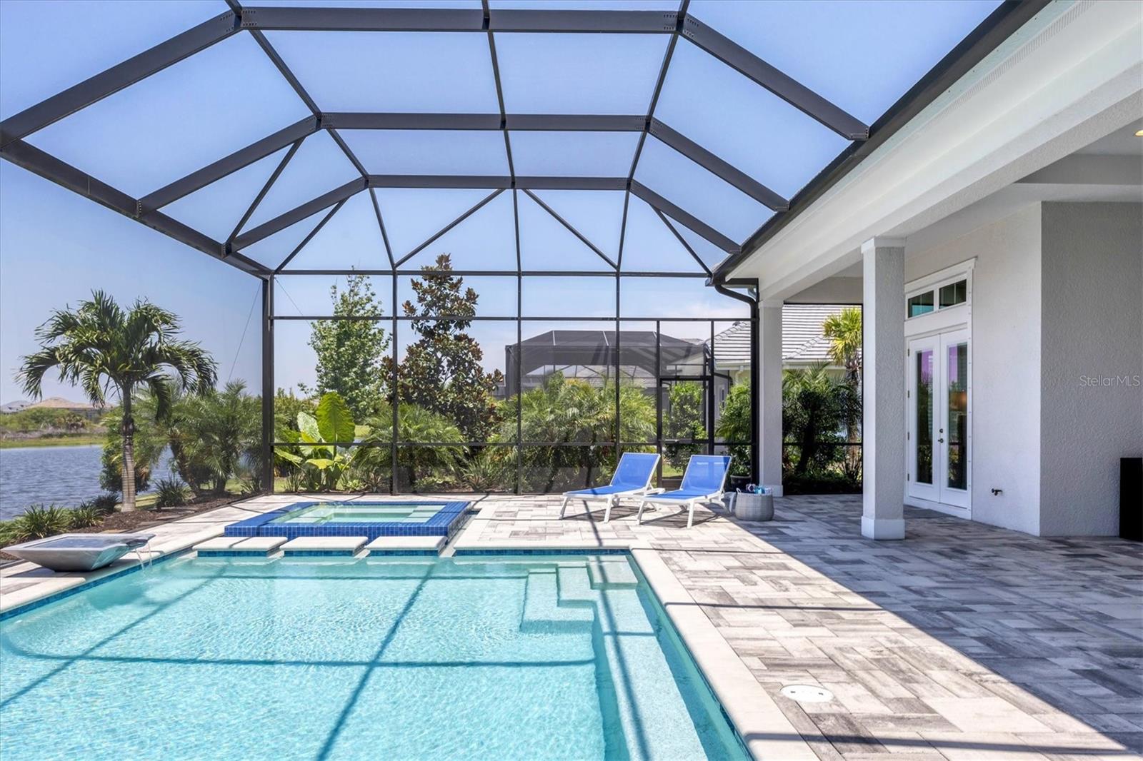 LAKE CLUB - Residential