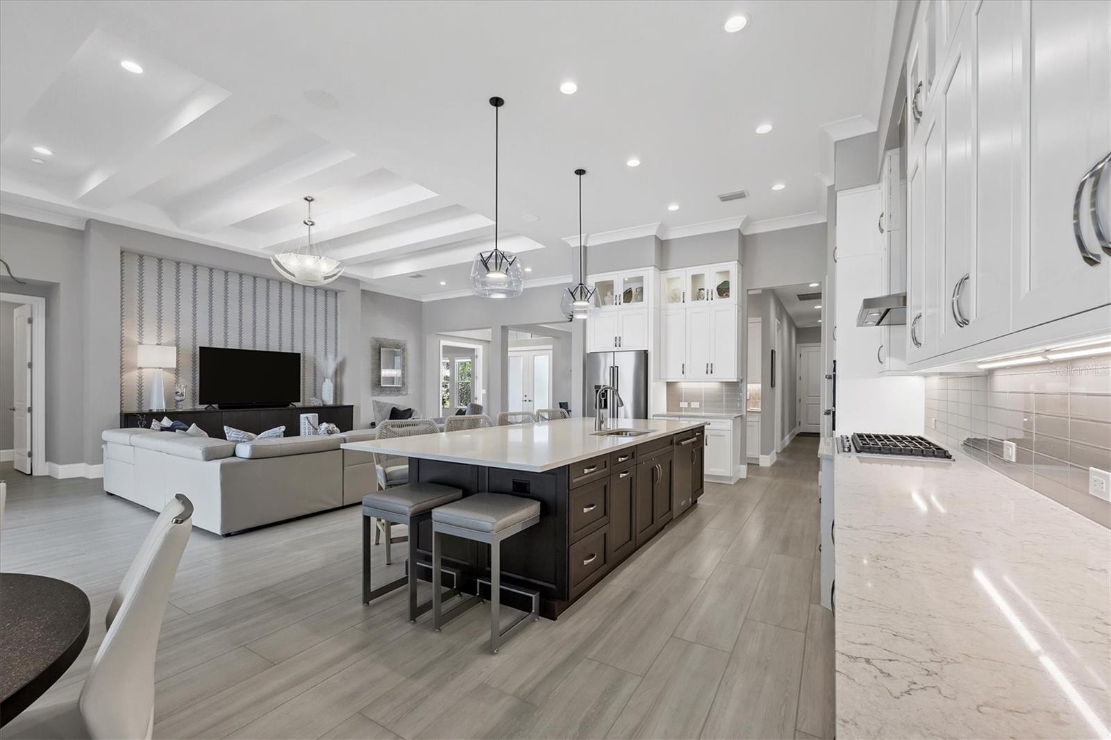 LAKE CLUB - Residential