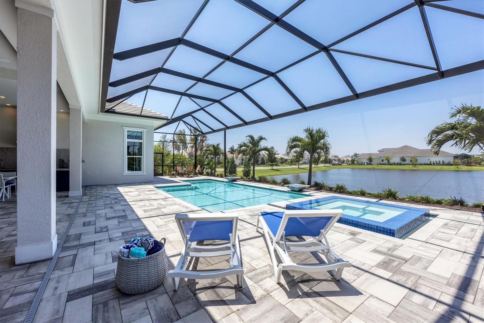 LAKE CLUB - Residential