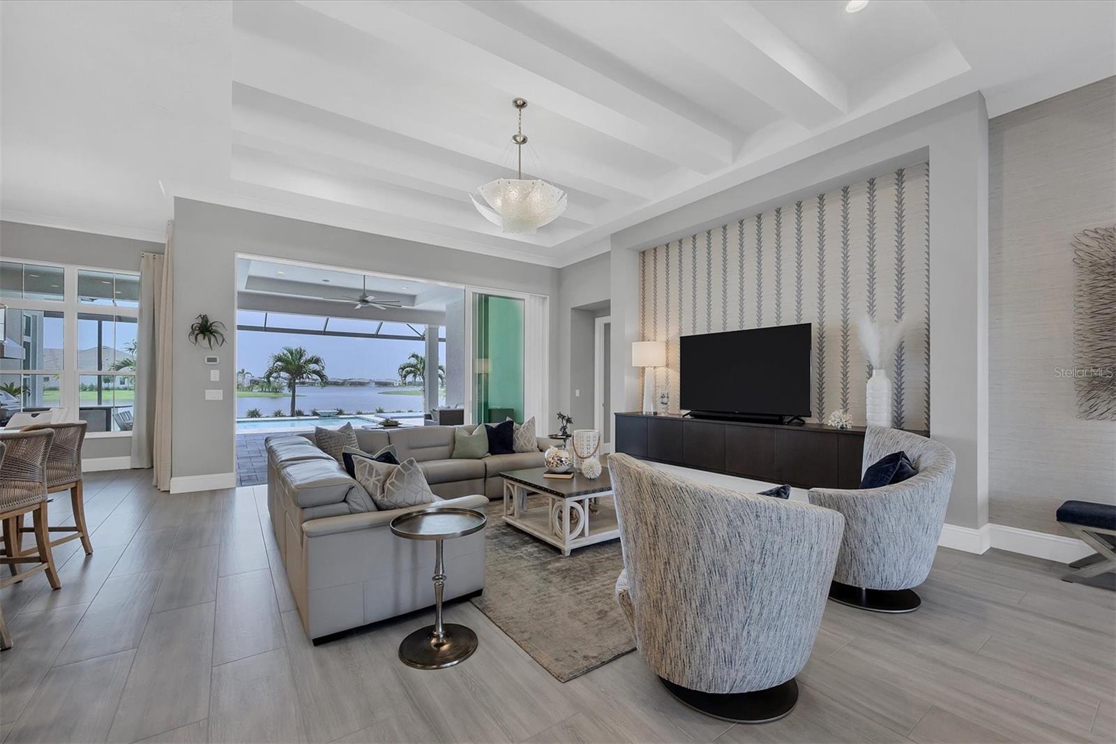 LAKE CLUB - Residential
