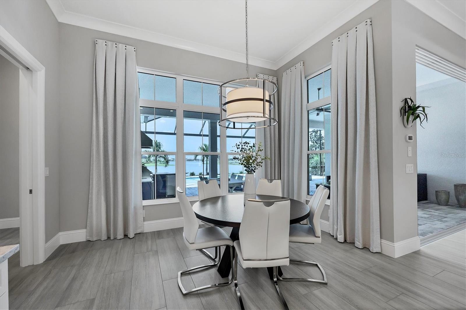 LAKE CLUB - Residential