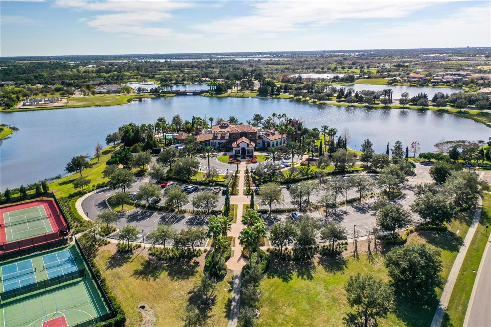 LAKE CLUB - Residential