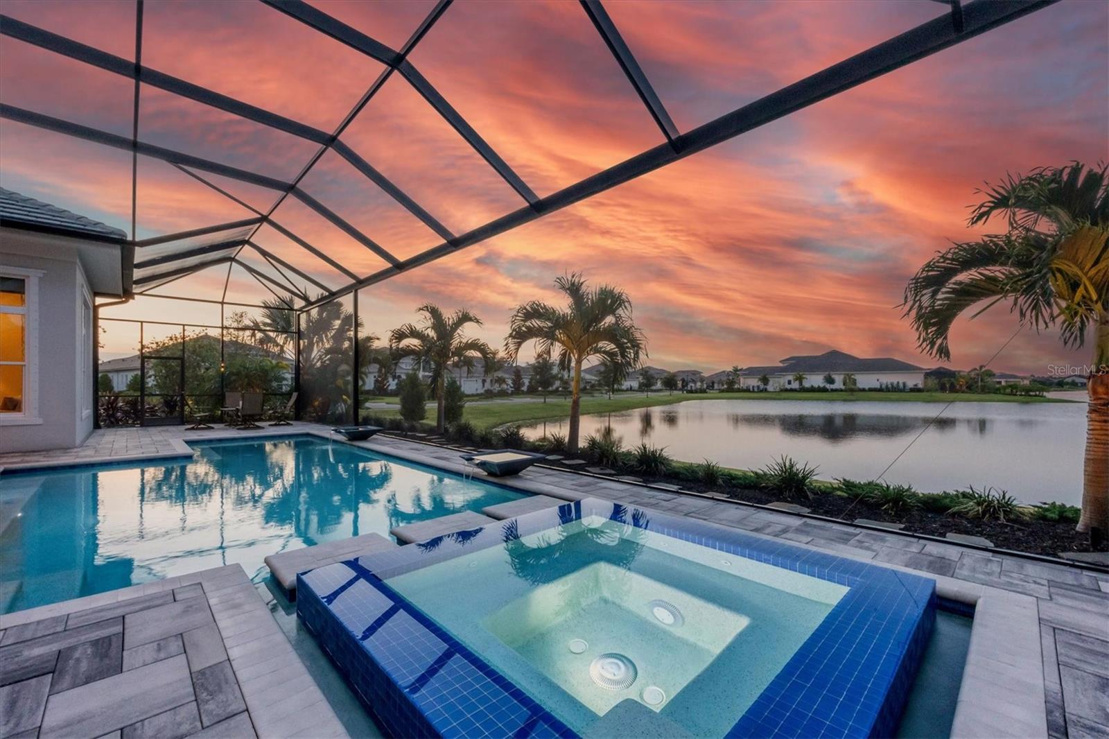 LAKE CLUB - Residential