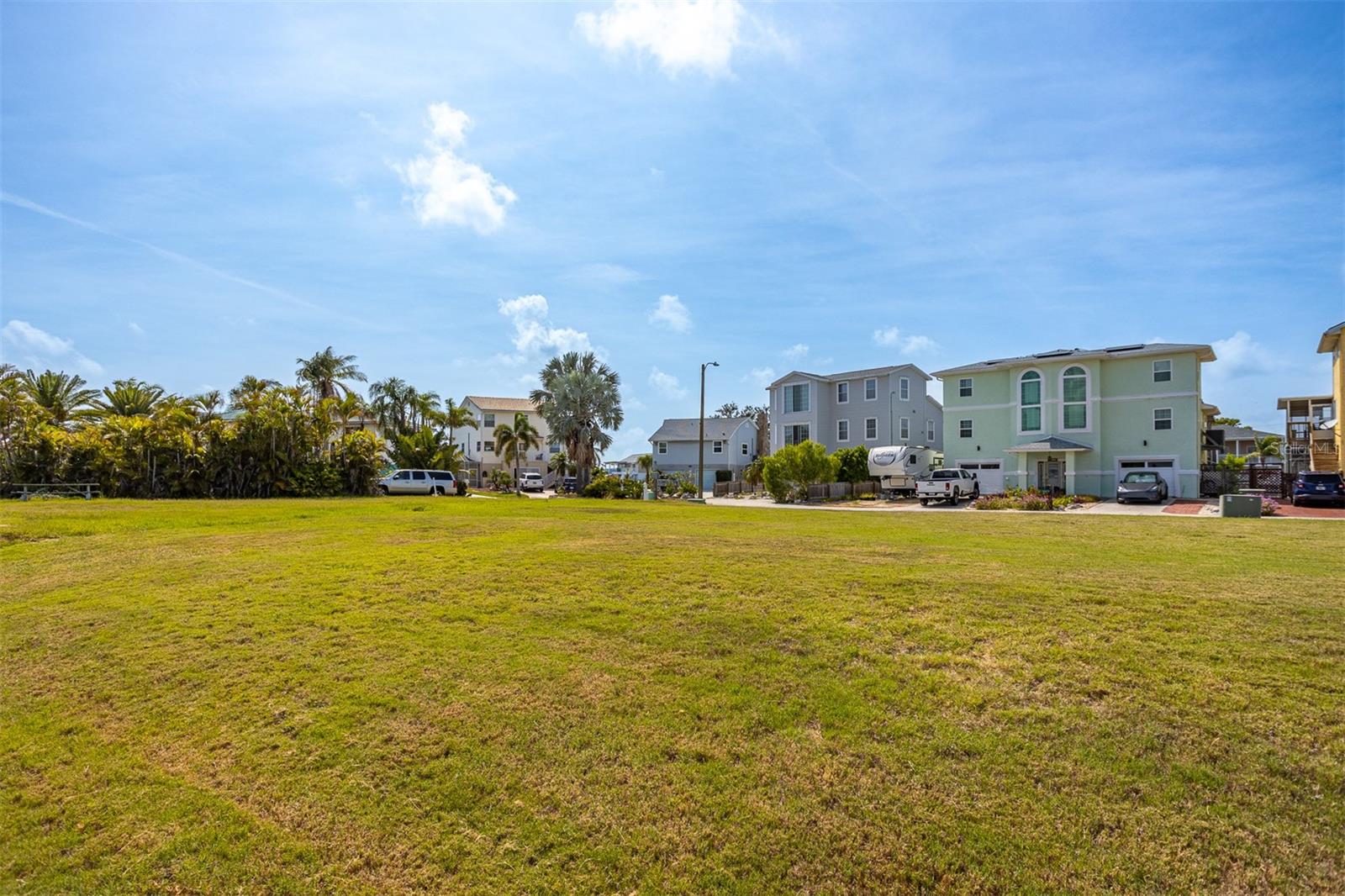 HUDSON BEACH ESTATES - Land