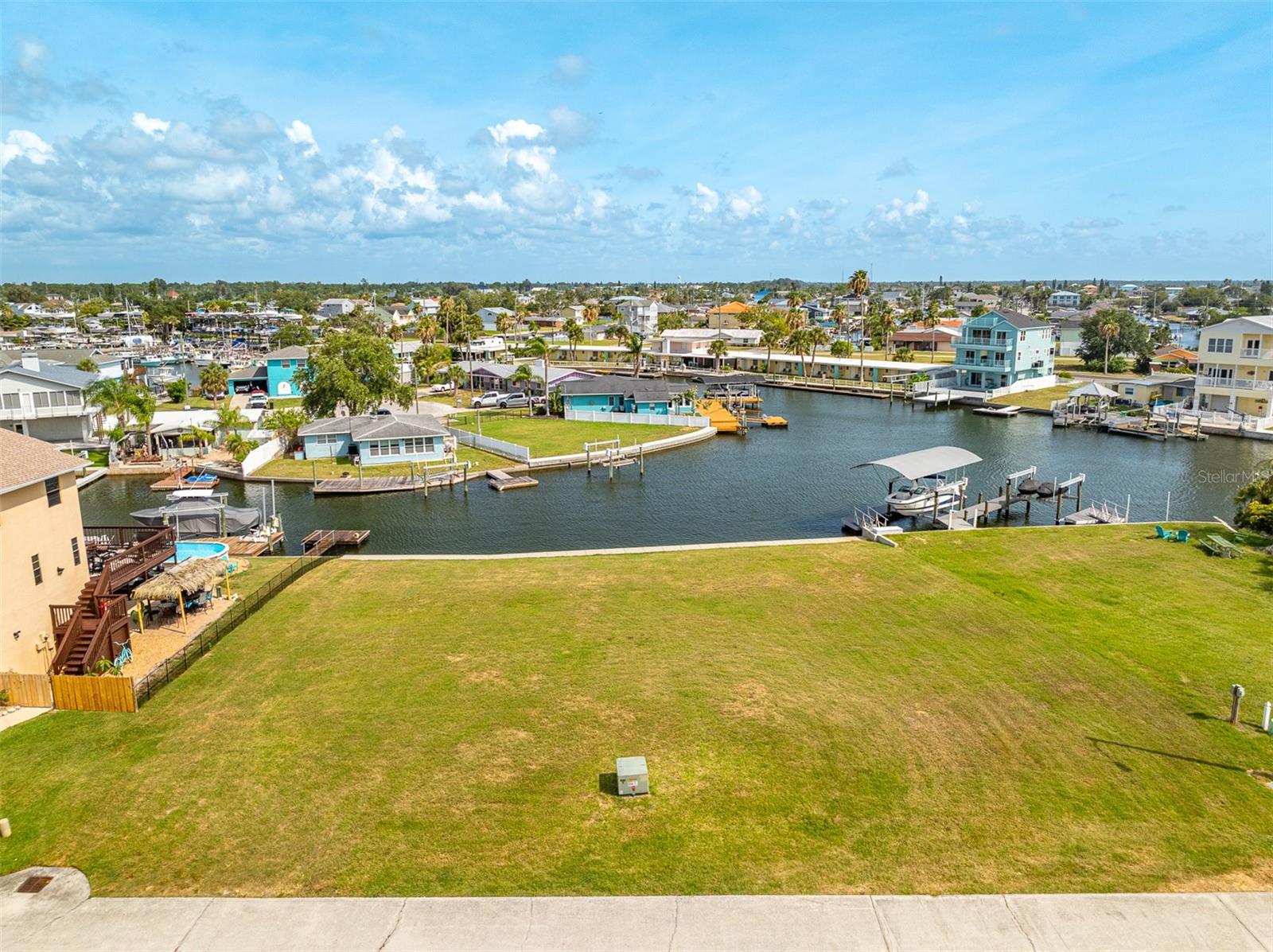 HUDSON BEACH ESTATES - Land