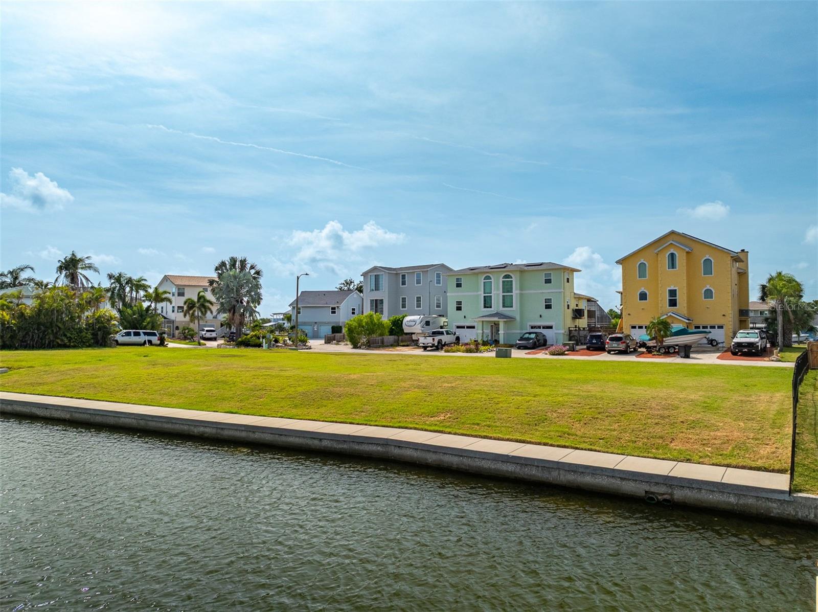 HUDSON BEACH ESTATES - Land