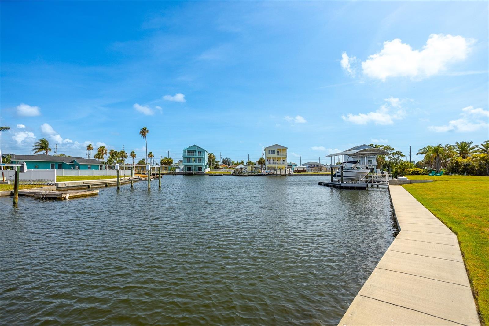 HUDSON BEACH ESTATES - Land