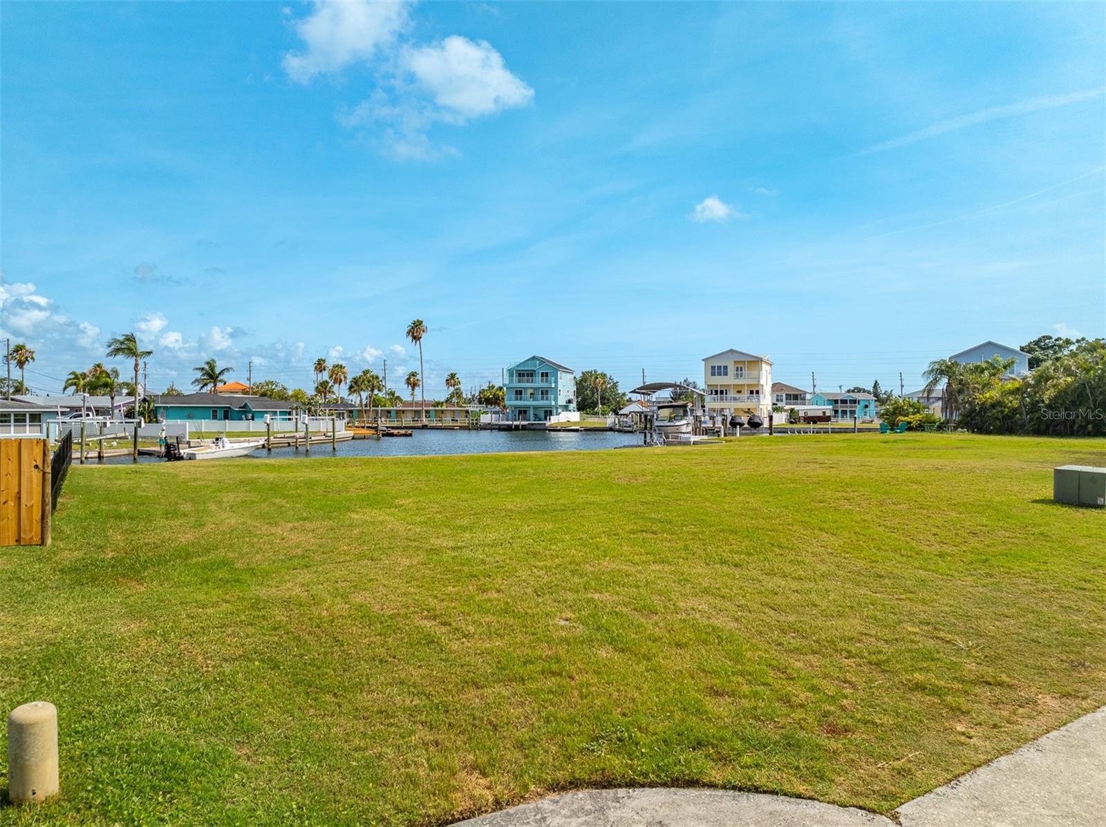 HUDSON BEACH ESTATES - Land